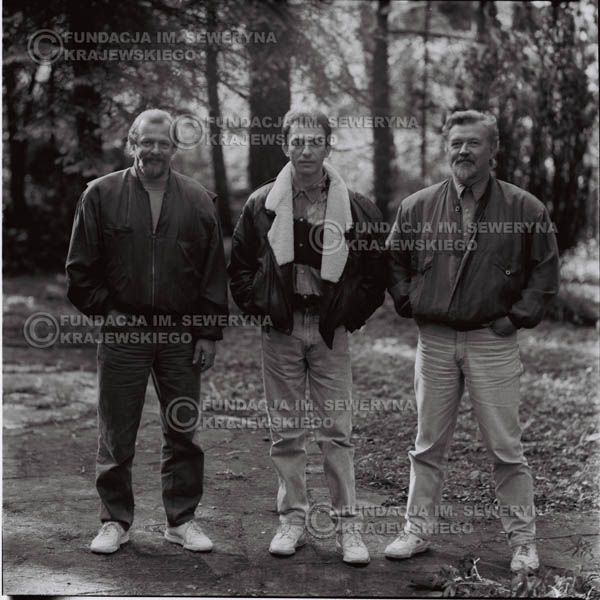 # 1088 - Czerwone Gitary w składzie: Seweryn Krajewski, Jerzy Skrzypczyk, Bernard Dornowski. 1991r. sesja zdjęciowa w Michalinie.