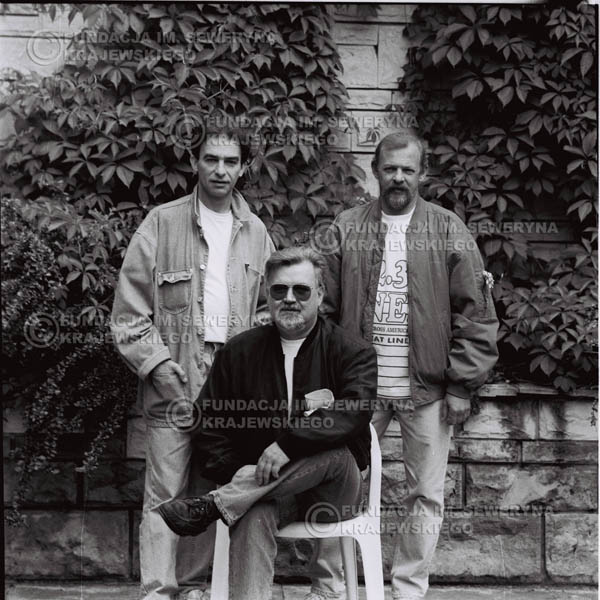 # 1124 - come back Czerwonych Gitar, od lewej: Seweryn Krajewski, Bernard Dornowski, Jerzy Skrzypczyk. 1991r. sesja zdjęciowa w Michalinie.