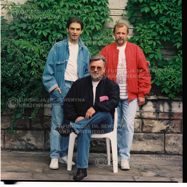 # 1191 - 1991r. sesja zdjęciowa w Michalinie, come back Czerwonych Gitar: Seweryn Krajewski, Bernard Dornowski, Jerzy Skrzypczyk.