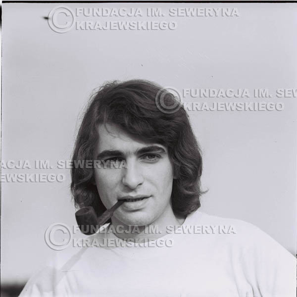 # 1230 - Seweryn Krajewski z fajką (Seweryn palił w tamtych czasach fajkę, L.Sagan po raz pierwszy uwiecznił go z fajką na zdjęciach).
