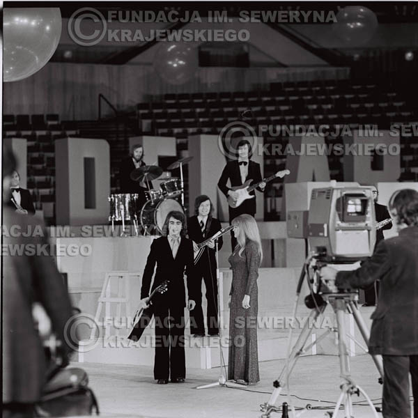# 1263 - Seweryn Krajewski I Eva Pilarova - – 1975r. TV Katowice, program telewizyjny 'Studio Rondo' realizowany w katowickim Pałacu Młodzieży.