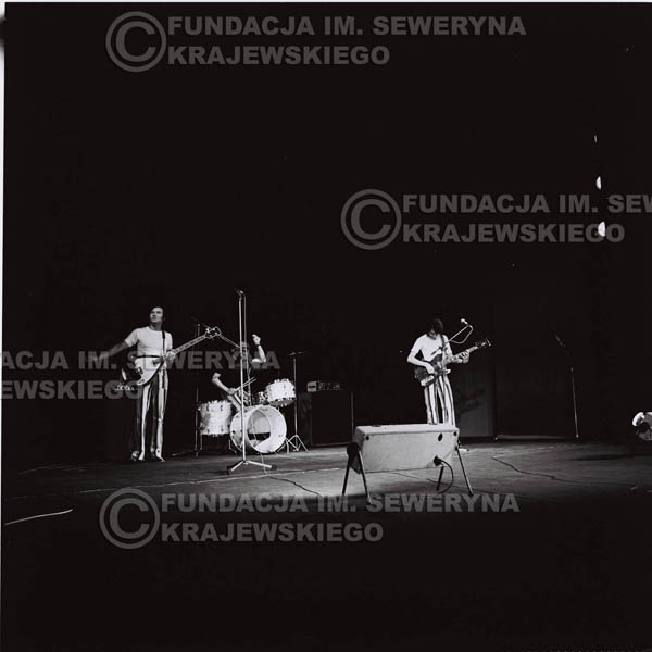 # 1287 - 1973r. koncert Czerwonych Gitar w Poznaniu, od lewej: Bernard Dornowski, Jerzy Skrzypczyk, Seweryn Krajewski.