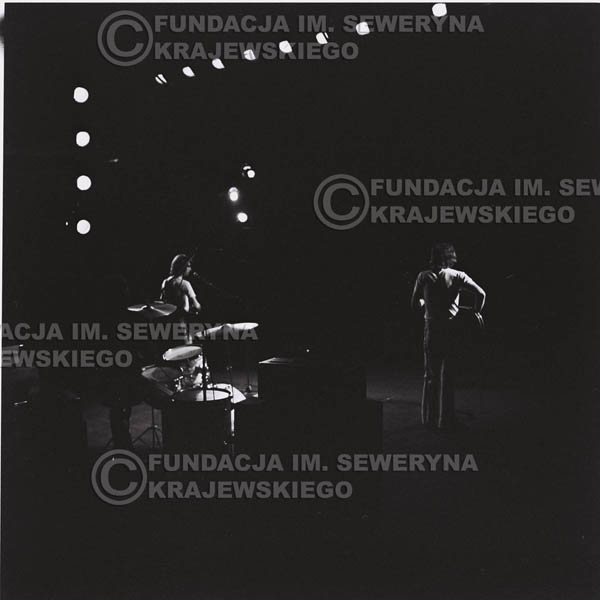 # 1290 - 1973r. koncert Czerwonych Gitar w Poznaniu, od lewej: Bernard Dornowski, Jerzy Skrzypczyk, Seweryn Krajewski.