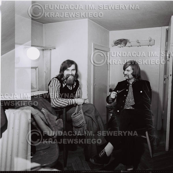 # 1332 - 1974r. Zbigniew Łukasiewicz – ówczesny akustyk zespołu i Bernard Dornowski – gitarzysta basowy