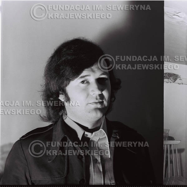 # 1334 - 1974r. Bernard Dornowski w garderobie.