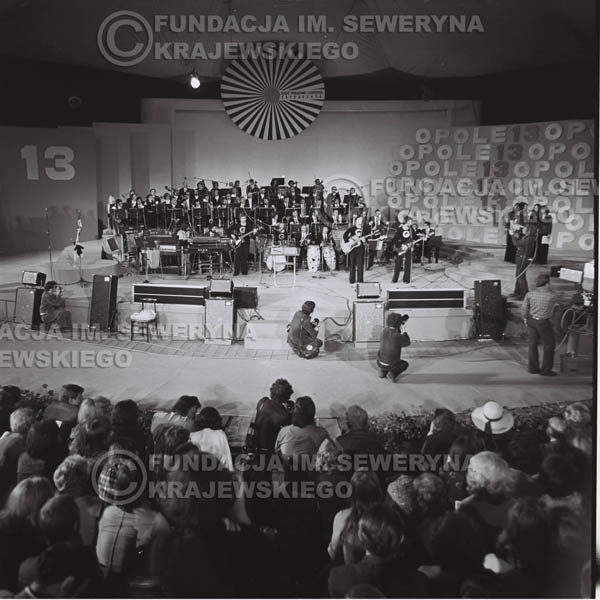 # 1338 - 1975r. Festiwal Polskiej Piosenki w Opolu, występ Czerwonych Gitar.
