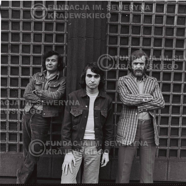 # 1455 - 1973r. sesja zdjęciowa w Gliwicach. Czerwone Gitary w składzie: Bernard Dornowski, Seweryn Krajewski, Jerzy Skrzypczyk.