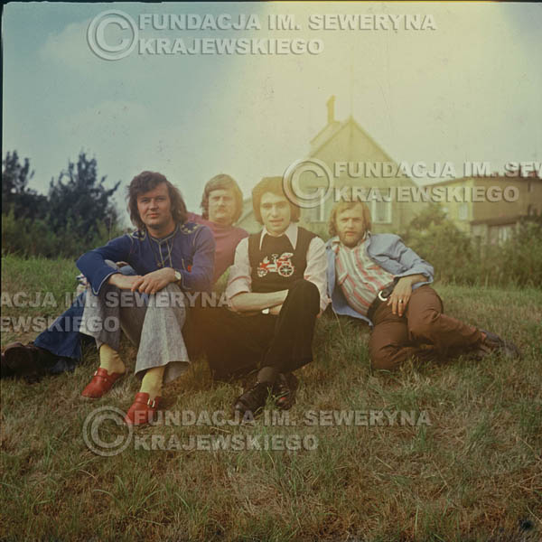 # 1501 - 1975r. sesja zdjęciowa w Sanoku. . Czerwone Gitary w składzie: Bernard Dornowski, Seweryn Krajewski, Ryszard Kaczmarek, Jerzy Skrzypczyk.