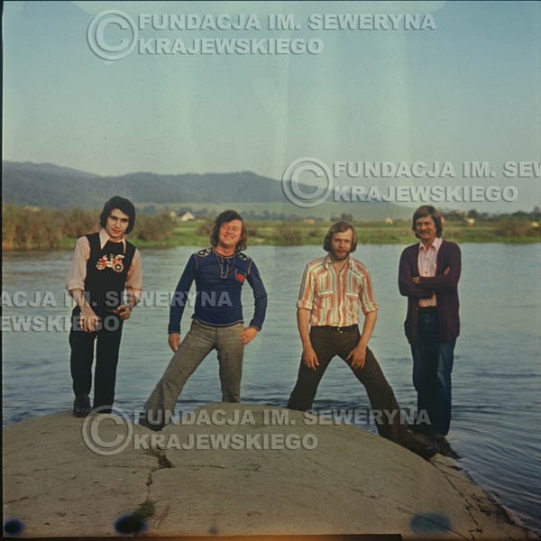 # 1508 - 1974r. sesja zdjęciowa w Sanoku. Czerwone Gitary w składzie: Bernard Dornowski, Seweryn Krajewski, Ryszard Kaczmarek, Jerzy Skrzypczyk.