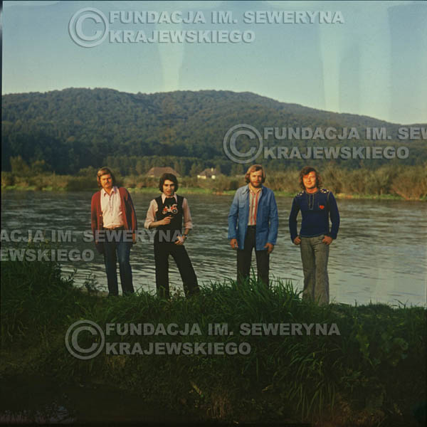 # 1510 - 1974r. sesja zdjęciowa w Sanoku. Czerwone Gitary w składzie: Bernard Dornowski, Seweryn Krajewski, Ryszard Kaczmarek, Jerzy Skrzypczyk.