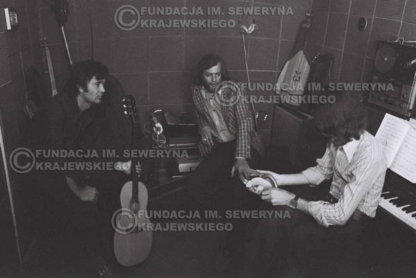 # 1554 - Seweryn Krajewski, Bernard Dornowski, Jerzy Skrzypczyk – 1974r. w małym domowym studio w mieszkaniu Seweryna Krajewskiego w Sopocie.