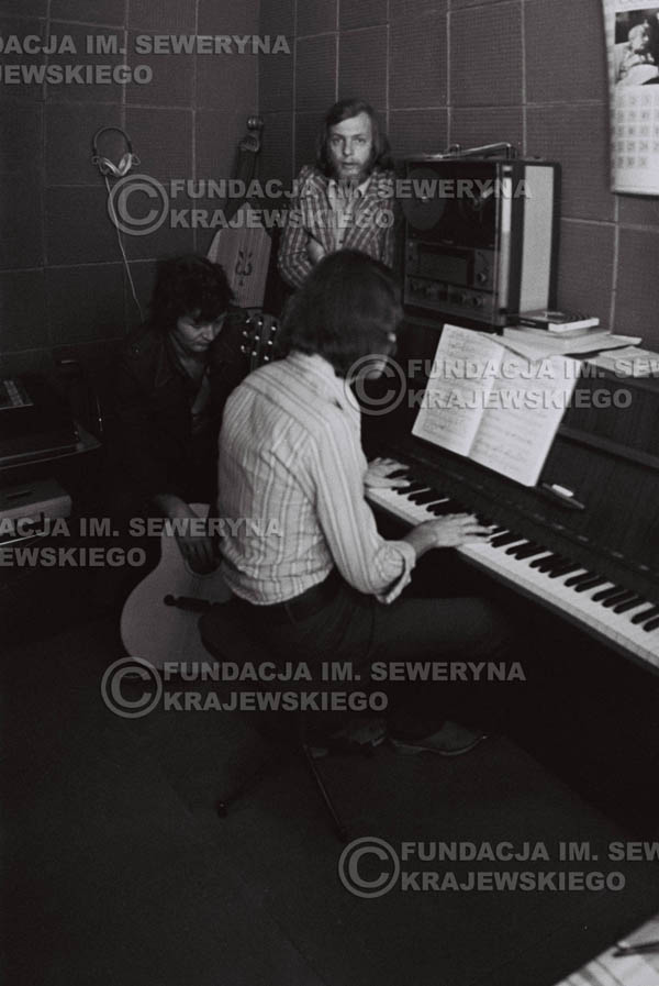 # 1560 - Seweryn Krajewski, Bernard Dornowski, Jerzy Skrzypczyk – 1974r. w małym domowym studio w mieszkaniu Seweryna Krajewskiego w Sopocie.