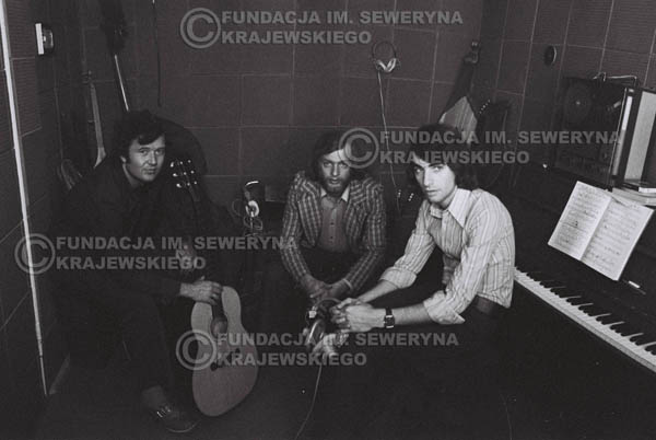 # 1561 - Seweryn Krajewski, Bernard Dornowski, Jerzy Skrzypczyk – 1974r. w małym domowym studio w mieszkaniu Seweryna Krajewskiego w Sopocie.