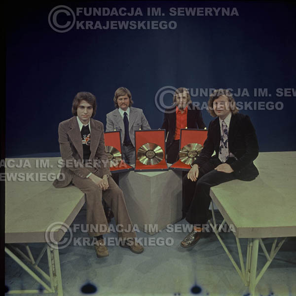 # 1633 - 1975 rok studio TV Katowice, Złota Płyta za za Longplay 'Spokój Serca' Seweryn Krajewski, Ryszard Kaczmarek , Jerzy Skrzypczyk, Bernard Dornowski