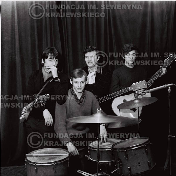 # 270 - 1967r. Czerwone Gitary, Klub 'Ster' w Gdańsku-Wrzeszczu, próba mikrofonu