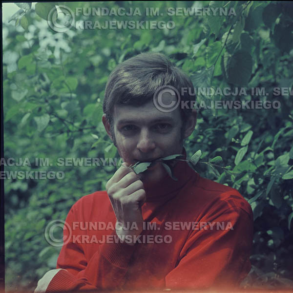 # 322 - Jerzy Skrzypczyk, sesja zdjęciowa do płyty pt: 'Czerwone Gitary 3' Park Oliwski, 1967r.