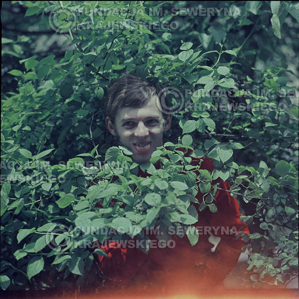 # 325 - Jerzy Skrzypczyk, sesja zdjęciowa do płyty pt: 'Czerwone Gitary 3' Park Oliwski, 1967r.