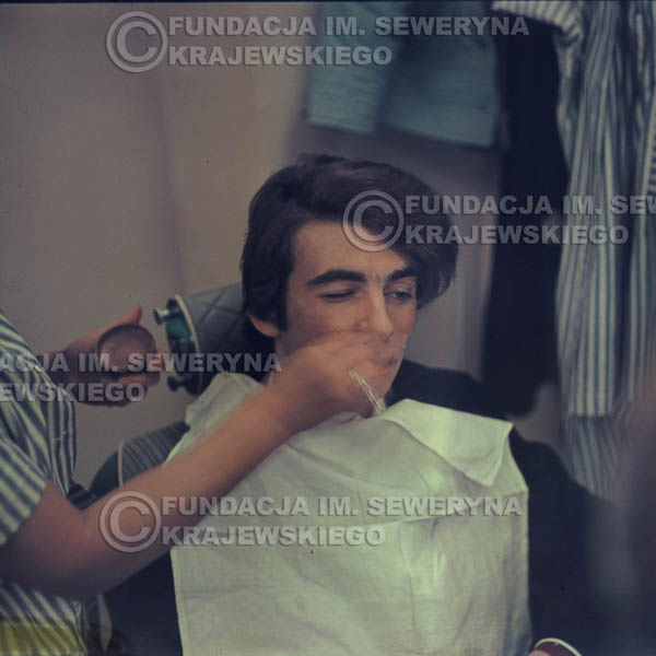 # 349 - Seweryn Krajewski, 1967r. makijaż przed występem w telewizji w Warszawie