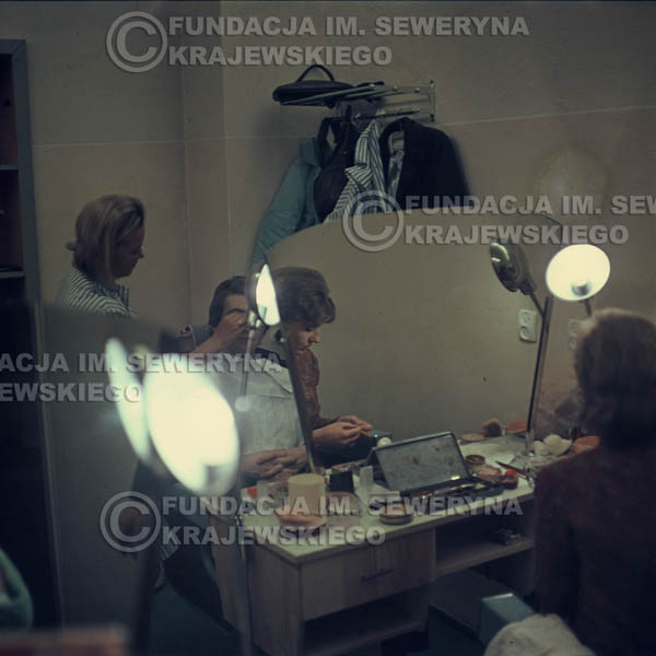 # 350 - Seweryn Krajewski, 1967r. makijaż przed występem w telewizji w Warszawie