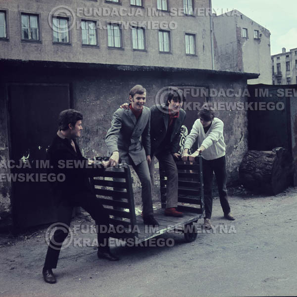 # 373 - Czerwone Gitary, Łódź, sesja zdjęciowa do płyty pt: 'Czerwone Gitary 3' 1967r