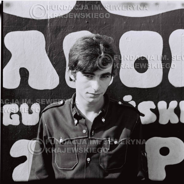 # 443 - Seweryn Krajewski, 1967r. sesja w Sopocie (zdjęcia dla fanów do autografów)