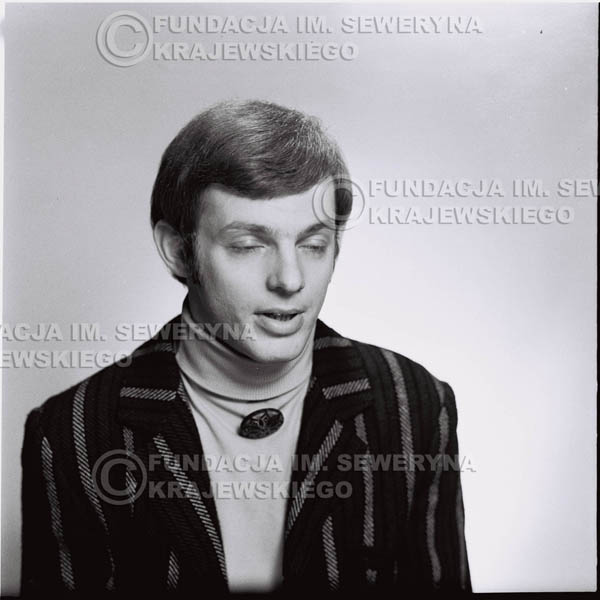 # 448 - Jerzy Skrzypczyk, sesja zdjęciowa do płyty pt: 'Czerwone Gitary 3', 1967r.