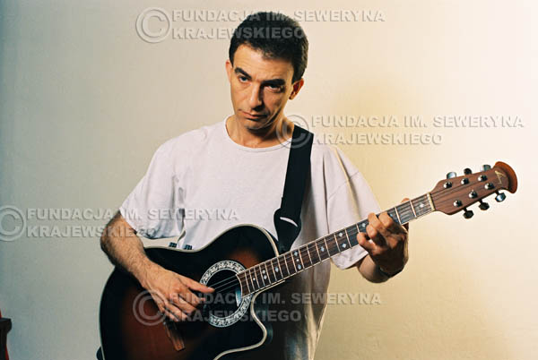 # 45 - Leszek Fidusiewicz. Sesja do okładki 'Strofki na gitarę (2)' - 1993 r.