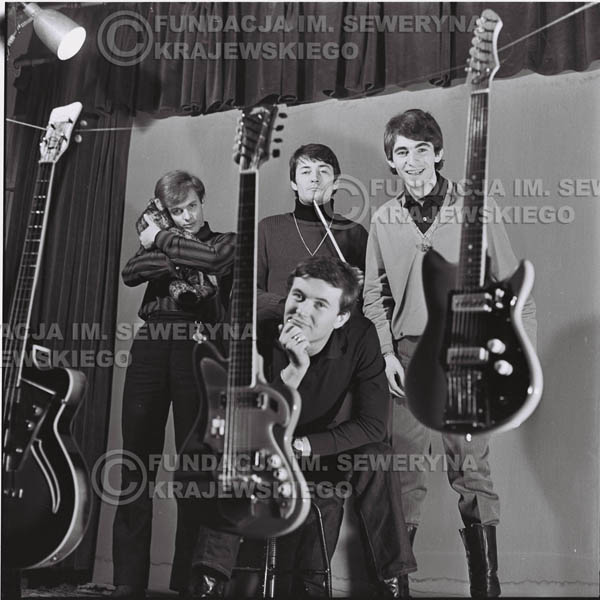 # 460 - Sesja zdjęciowa do okladki płyty pt: 'Czerwone Gitary 2' 1966r.