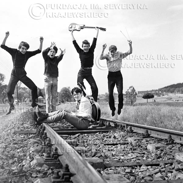 # 51 - Czerwone Gitary 1966r. Od lewej Seweryn Krajewski, Jerzy Kossela, Krzysztof Klenczon, Bernard Dornowski, Jerzy Skrzypczyk
