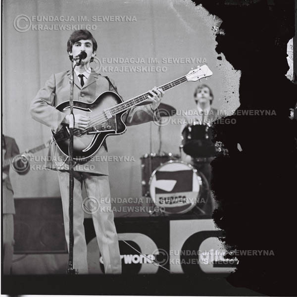 # 565 - Koncert 'Czerwonych Gitar' 1966r. w Elblągu. Na pierwszym planie Seweryn Krajewski.