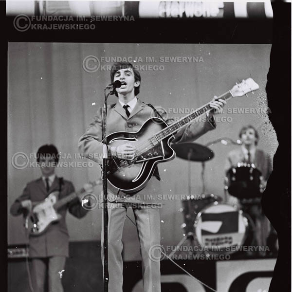 # 575 - Koncert 'Czerwonych Gitar' 1966r. w Elblągu. Na pierwszym planie Seweryn Krajewski.