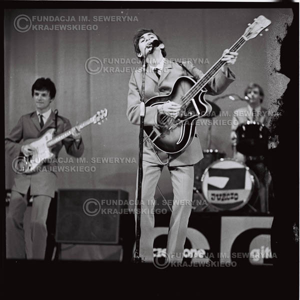 # 579 - Koncert Czerwonych Gitar 1966r. w Elblągu. Na pierwszym planie Seweryn Krajewski.