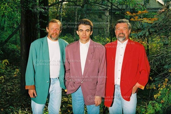 # 907 - Czerwone Gitary w składzie: Jerzy Skrzypczyk, Seweryn Krajewski, Bernard Dornowski. 1991r., sesja zdjęciowa w Michalinie.