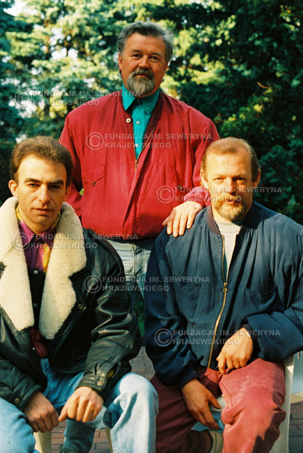 # 909 - Czerwone Gitary w składzie: Jerzy Skrzypczyk, Seweryn Krajewski, Bernard Dornowski. 1991r., sesja zdjęciowa w Michalinie.