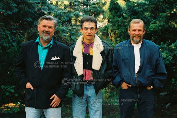 # 913 - Czerwone Gitary w składzie: Jerzy Skrzypczyk, Seweryn Krajewski, Bernard Dornowski. 1991r., sesja zdjęciowa w Michalinie.