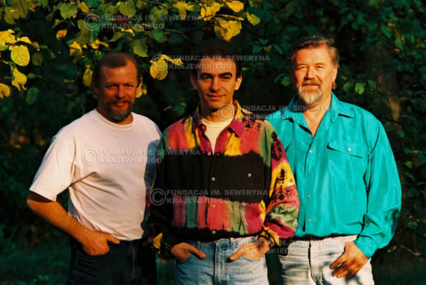 # 921 - Czerwone Gitary w składzie: Jerzy Skrzypczyk, Seweryn Krajewski, Bernard Dornowski. 1991r., sesja zdjęciowa w Michalinie.