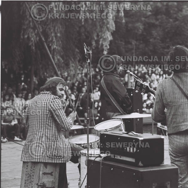 # 1219 - 1973r., Bytom-Bobrek - koncert Czerwonych Gitar w składzie: Seweryn Krajewski, Jerzy Skrzypczyk, Bernard Dornowski.