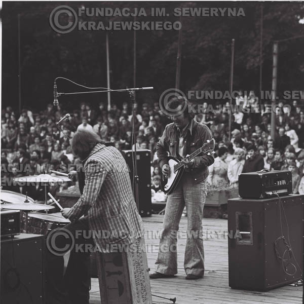 # 1224 - 1973r., Bytom-Bobrek - koncert Czerwonych Gitar w składzie: Seweryn Krajewski, Jerzy Skrzypczyk, Bernard Dornowski.