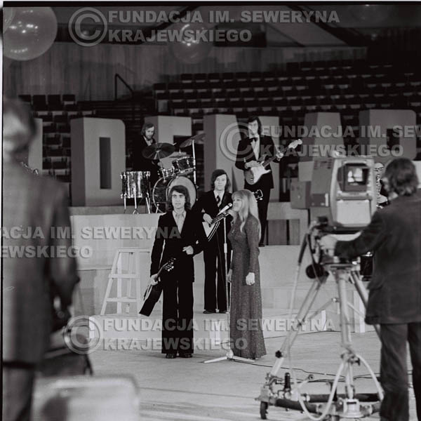 # 1264 - Seweryn Krajewski I Eva Pilarova - – 1975r. TV Katowice, program telewizyjny 'Studio Rondo' realizowany w katowickim Pałacu Młodzieży.