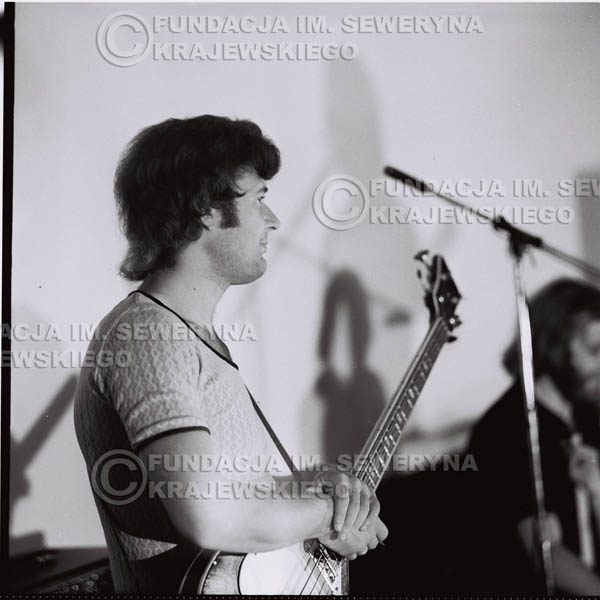 # 1286 - 1973r. koncert Czerwonych Gitar w Poznaniu, od lewej: Bernard Dornowski, Jerzy Skrzypczyk, Seweryn Krajewski.