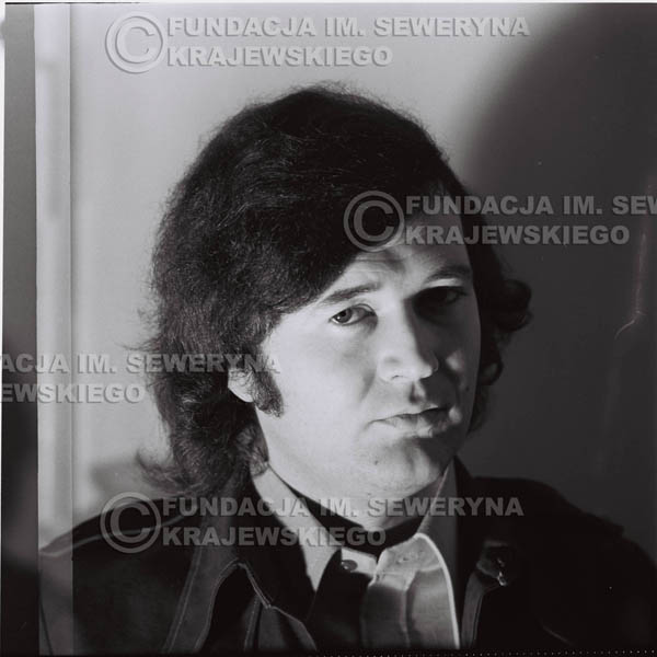 # 1335 - 1974r. Bernard Dornowski w garderobie.