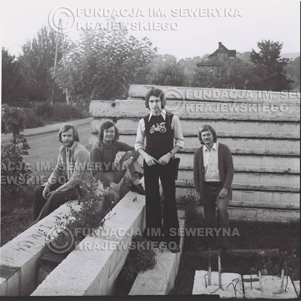 # 1375 - 1974r. Sanok, Czerwone Gitary w składzie: Seweryn Krajewski, Jerzy Skrzypczyk, Ryszard Kaczmarek, Bernard Dornowski.