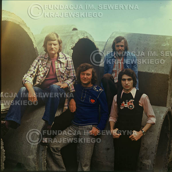 # 1502 - 1975r. sesja zdjęciowa w Sanoku. . Czerwone Gitary w składzie: Bernard Dornowski, Seweryn Krajewski, Ryszard Kaczmarek, Jerzy Skrzypczyk.