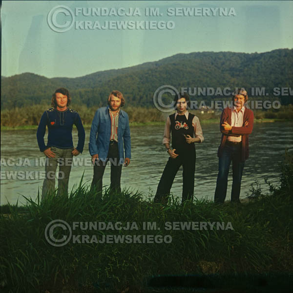 # 1507 - 1974r. sesja zdjęciowa w Sanoku. Czerwone Gitary w składzie: Bernard Dornowski, Seweryn Krajewski, Ryszard Kaczmarek, Jerzy Skrzypczyk.