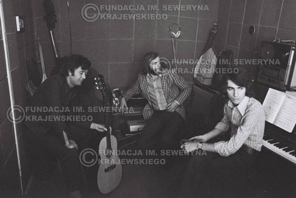 # 1548 - Seweryn Krajewski, Bernard Dornowski, Jerzy Skrzypczyk – 1974r. w małym domowym studio w mieszkaniu Seweryna Krajewskiego w Sopocie.