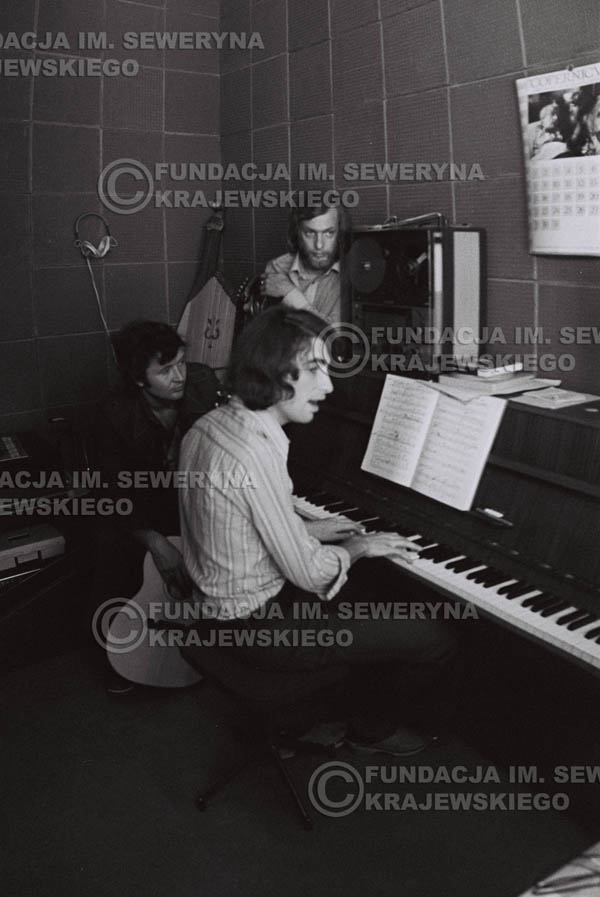 # 1557 - Seweryn Krajewski, Bernard Dornowski, Jerzy Skrzypczyk – 1974r. w małym domowym studio w mieszkaniu Seweryna Krajewskiego w Sopocie.