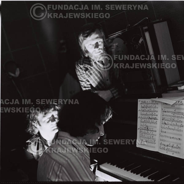 # 1576 - Seweryn Krajewski, Bernard Dornowski, Jerzy Skrzypczyk – 1974r. w małym domowym studio w mieszkaniu Seweryna Krajewskiego w Sopocie.