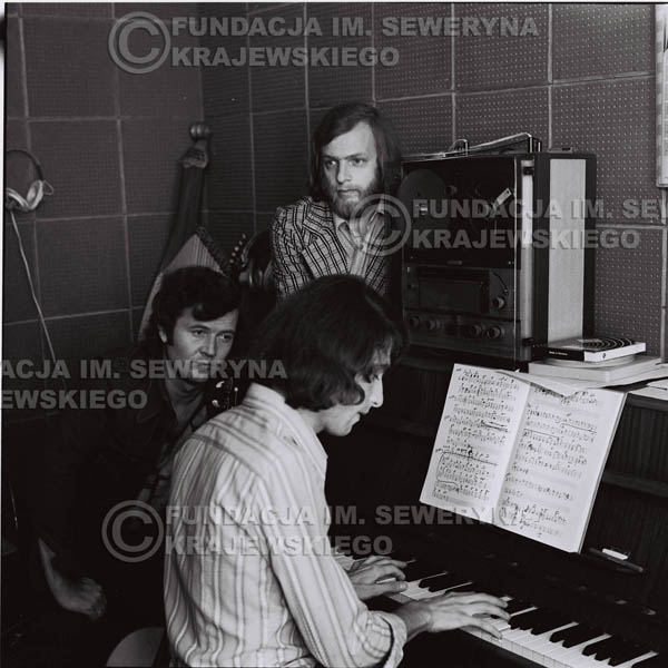 # 1577 - Seweryn Krajewski, Bernard Dornowski, Jerzy Skrzypczyk – 1974r. w małym domowym studio w mieszkaniu Seweryna Krajewskiego w Sopocie.