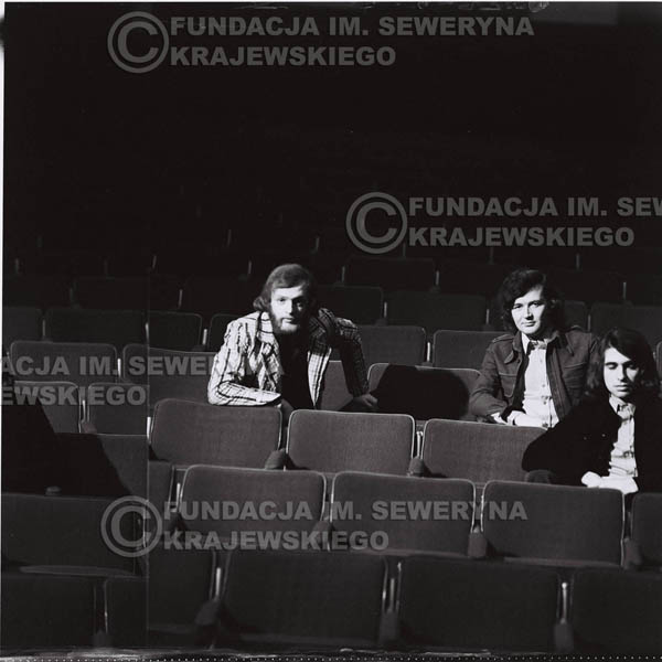 # 1585 - 1973r. na widowni w Teatrze Nowym w Łodzi. Od lewej: Jerzy Skrzypczyk, Bernard Dornowski, Seweryn Krajewski.