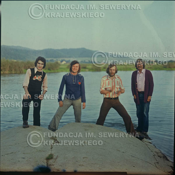 # 1617 - 1974r. sesja zdjęciowa w Sanoku. Czerwone Gitary w składzie: Seweryn Krajewski, Bernard Dornowski, Jerzy Skrzypczyk, Ryszard Kaczmarek.